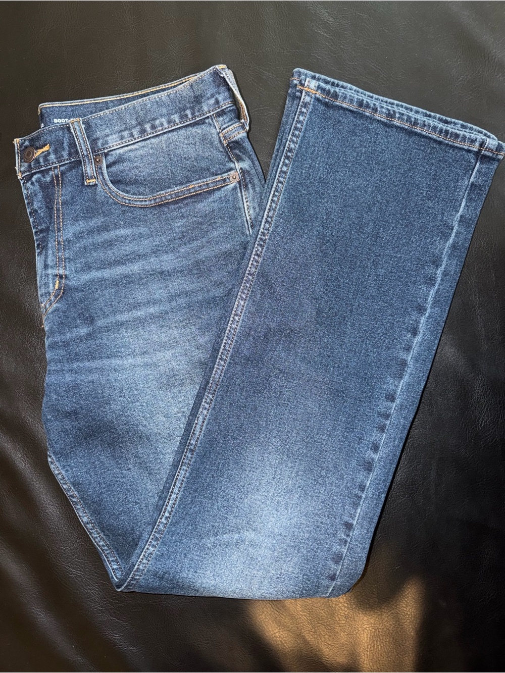 Old Navy Mens Bootcut Leg Jeans in Medium Blue Wash